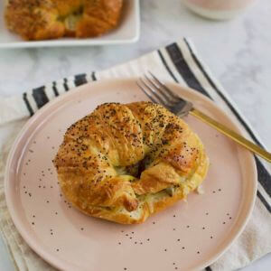 Cheesy Caramelized Onion Croissan’wich Meal